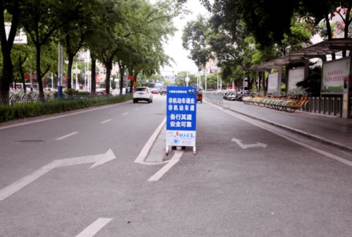 桂林市區(qū)21個(gè)路口道路交通設(shè)施煥新，城市交通邁上新臺(tái)階