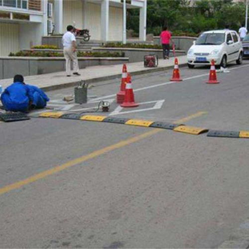 云南爵康交通設(shè)施 專(zhuān)業(yè)公路減速帶批發(fā)廠商的卓越服務(wù)與質(zhì)量保障